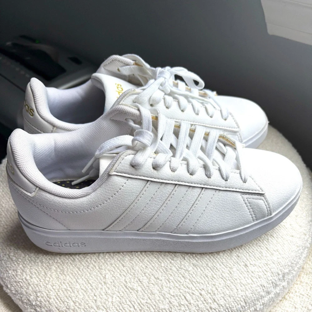 Adidas grand court 2.0 white sneakers size 6